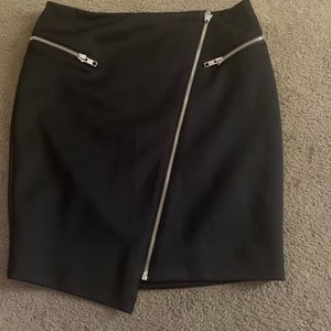 Guess. Black skirt brand new